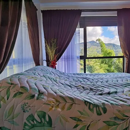 Descanso Bajo La Piedra Del Penol Guatapé Extérieur photo