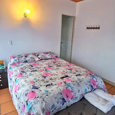 Descanso Bajo La Piedra Del Penol Guatapé Extérieur photo